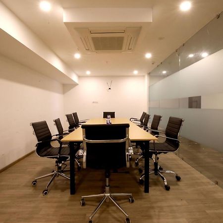 Crayon Hotels Gandhinagar Luaran gambar
