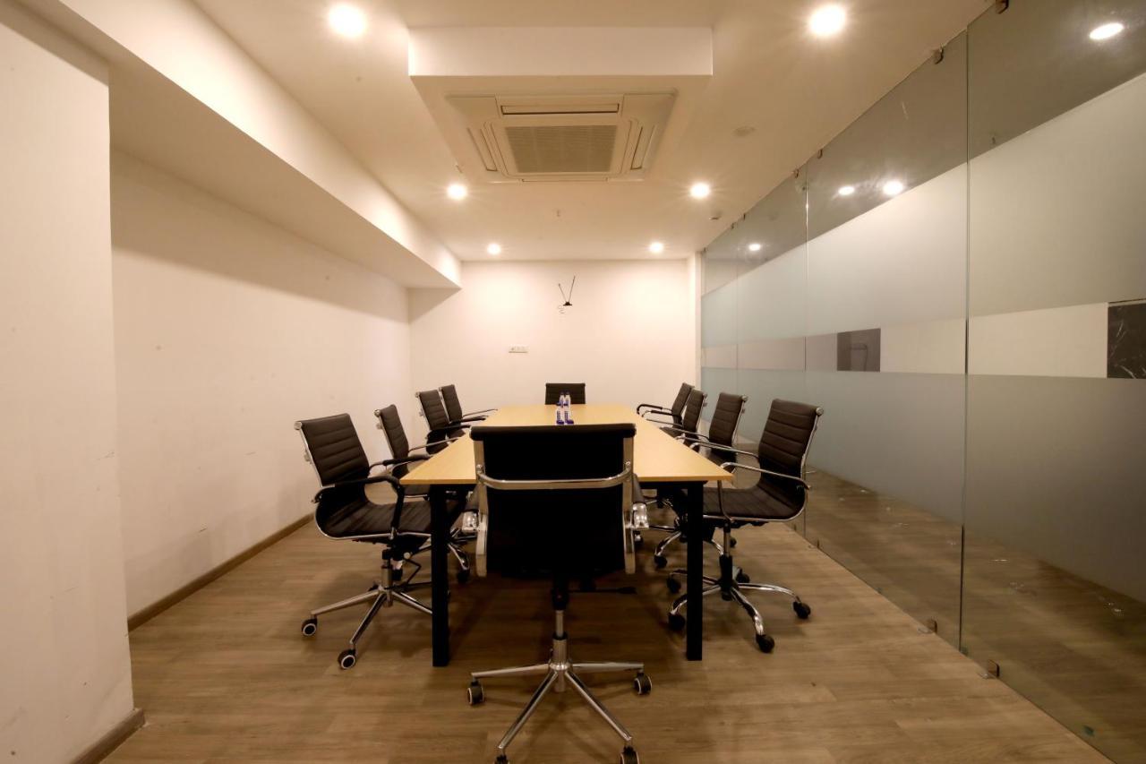 Crayon Hotels Gandhinagar Luaran gambar